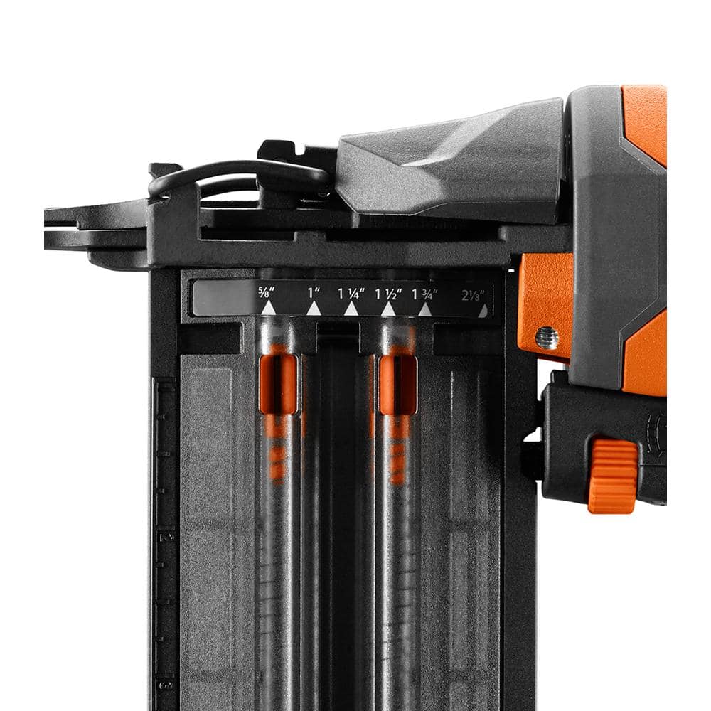 Cloueuse pneumatique de calibre 18 de 2-1/8 po avec technologie CLEAN DRIVE et sac à outils