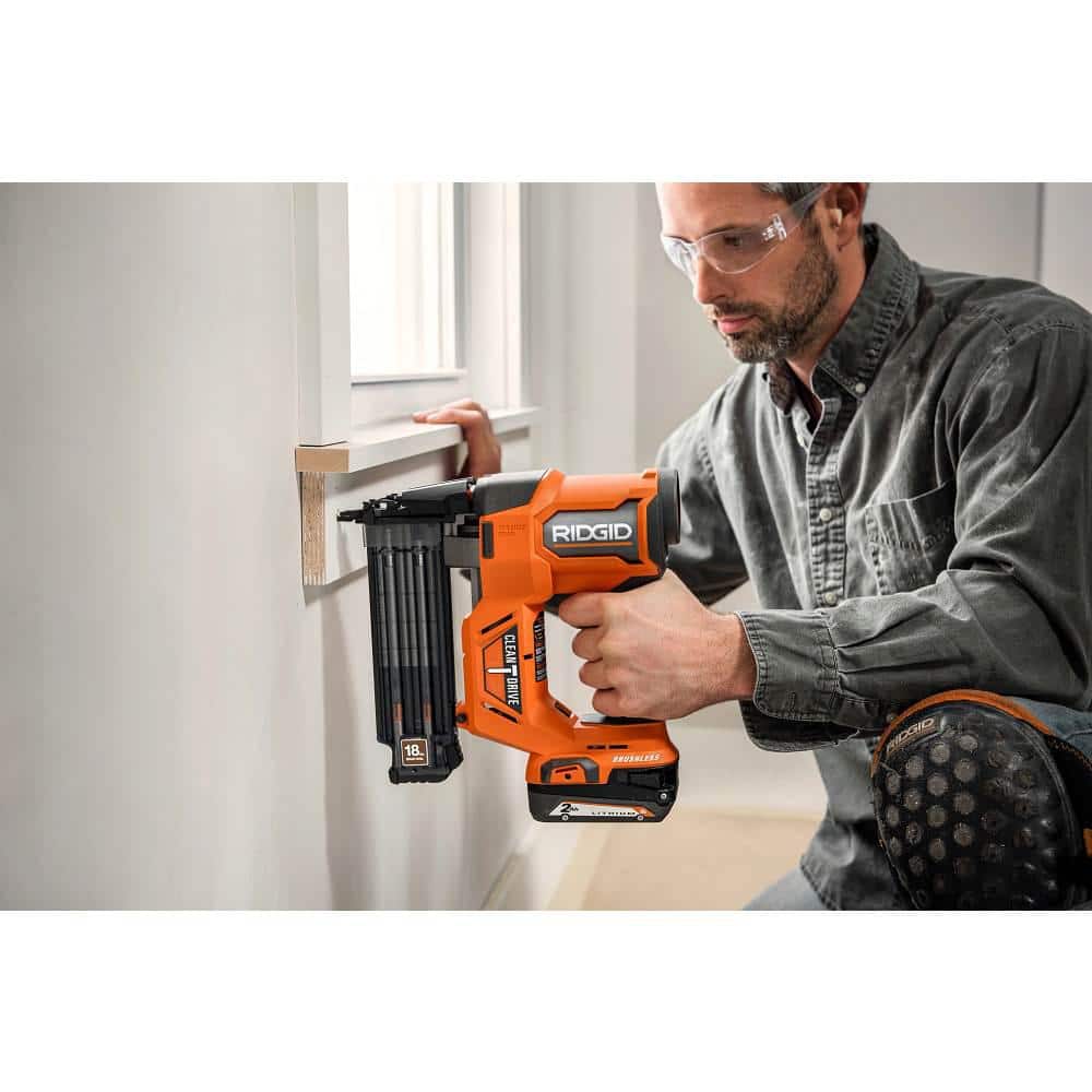 Cloueuse de finition sans fil 18 V, calibre 18, 2-1/8 po, avec technologie CLEAN DRIVE, batterie 2,0 Ah et chargeur