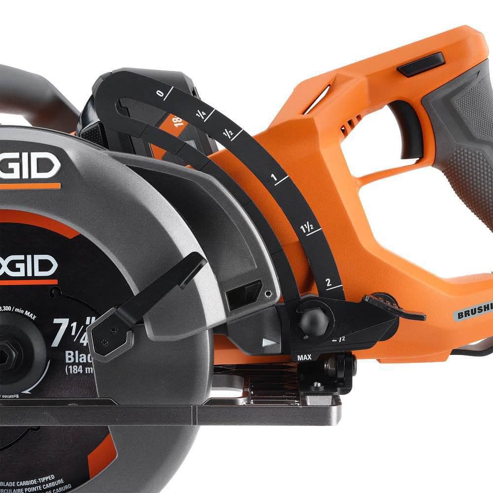 Scie circulaire sans fil 18 V à poignée arrière de 7-1/4 po avec batterie de 8,0 Ah MAX, chargeur 18 V et sacoche