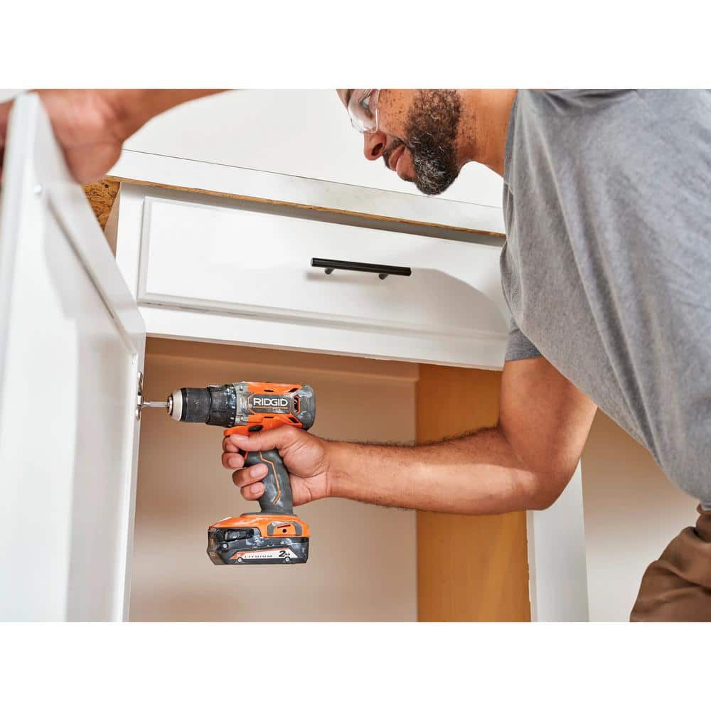 Perceuse-visseuse sans fil 18 V 1/2 po avec batterie 2,0 Ah et chargeur
