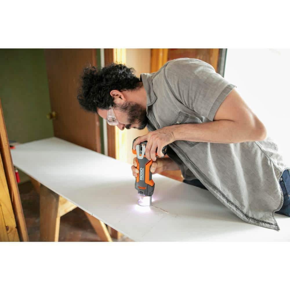 Outil de découpe pour cloisons sèches 18 V